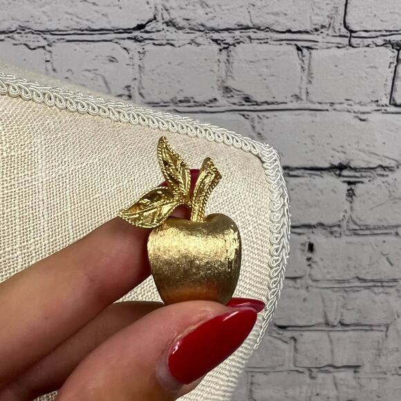 Vintage Apple Avon, Textured, Gold Tone Brooch - Picture 1 of 5